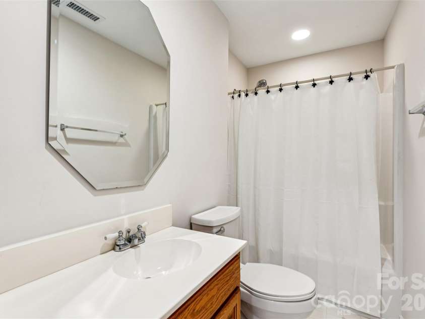 219 Falcon Ridge, Matthews, NC 28104.  MLS# CAR4352730, YatesRealty ID 3257. 