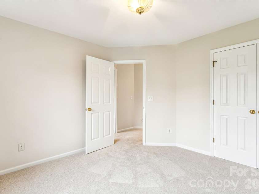 219 Falcon Ridge, Matthews, NC 28104.  MLS# CAR4352730, YatesRealty ID 3257. 