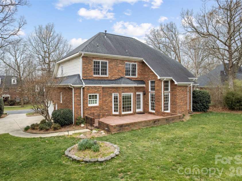 219 Falcon Ridge, Matthews, NC 28104.  MLS# CAR4352730, YatesRealty ID 3257. 