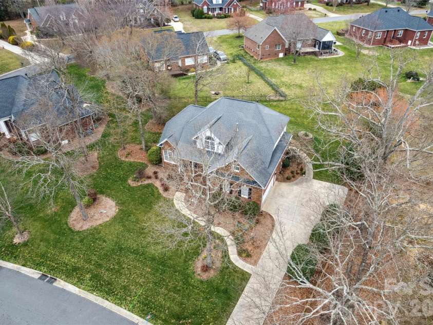 219 Falcon Ridge, Matthews, NC 28104.  MLS# CAR4352730, YatesRealty ID 3257. 