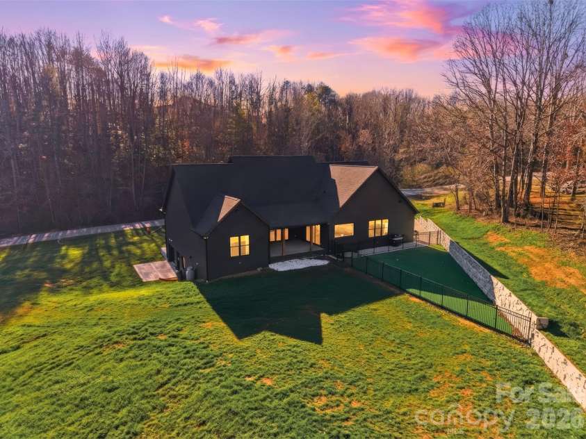 6054 Willowbottom Road, Hickory, NC 28602.  MLS# CAR4336974, YatesRealty ID 3257. 