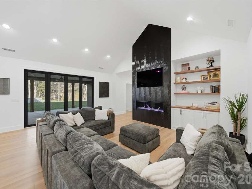 6054 Willowbottom Road, Hickory, NC 28602.  MLS# CAR4336974, YatesRealty ID 3257. 