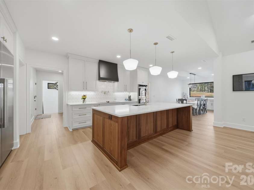 6054 Willowbottom Road, Hickory, NC 28602.  MLS# CAR4336974, YatesRealty ID 3257. 