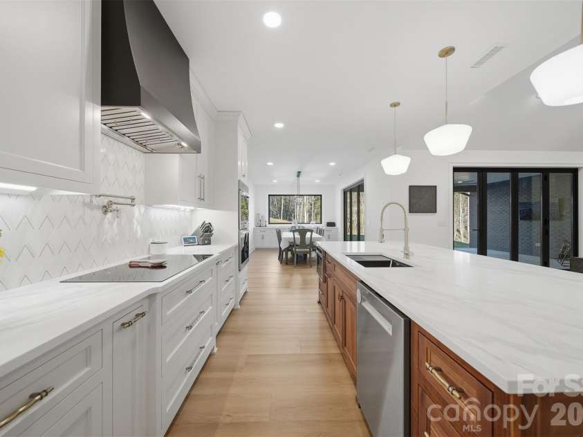 6054 Willowbottom Road, Hickory, NC 28602.  MLS# CAR4336974, YatesRealty ID 3257. 