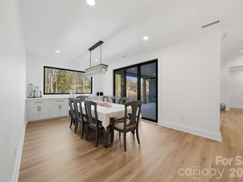 6054 Willowbottom Road, Hickory, NC 28602.  MLS# CAR4336974, YatesRealty ID 3257. 