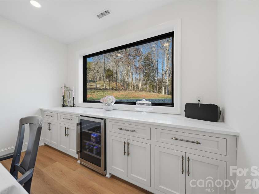 6054 Willowbottom Road, Hickory, NC 28602.  MLS# CAR4336974, YatesRealty ID 3257. 