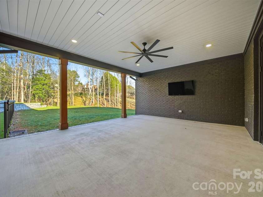 6054 Willowbottom Road, Hickory, NC 28602.  MLS# CAR4336974, YatesRealty ID 3257. 