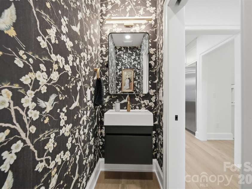 6054 Willowbottom Road, Hickory, NC 28602.  MLS# CAR4336974, YatesRealty ID 3257. 