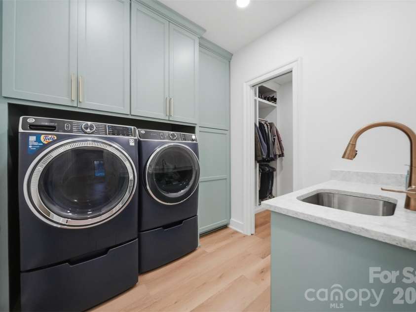 6054 Willowbottom Road, Hickory, NC 28602.  MLS# CAR4336974, YatesRealty ID 3257. 