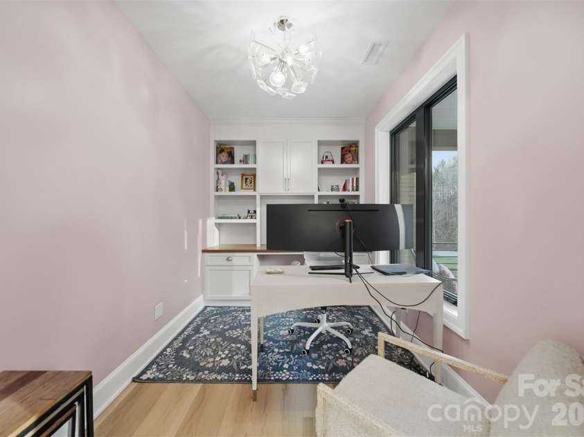 6054 Willowbottom Road, Hickory, NC 28602.  MLS# CAR4336974, YatesRealty ID 3257. 