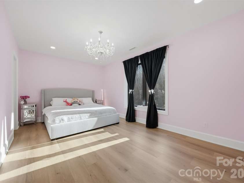 6054 Willowbottom Road, Hickory, NC 28602.  MLS# CAR4336974, YatesRealty ID 3257. 