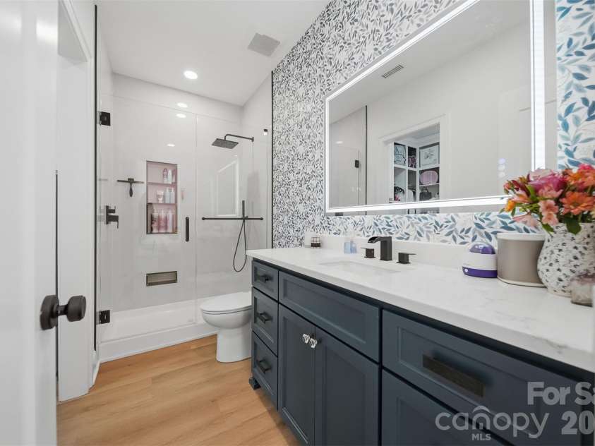 6054 Willowbottom Road, Hickory, NC 28602.  MLS# CAR4336974, YatesRealty ID 3257. 