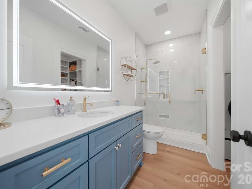 6054 Willowbottom Road, Hickory, NC 28602.  MLS# CAR4336974, YatesRealty ID 3257. 