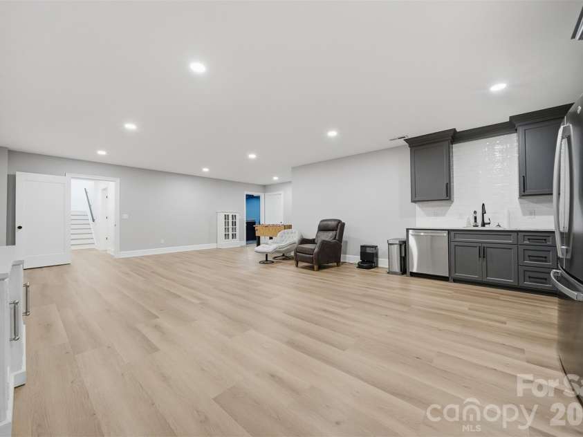 6054 Willowbottom Road, Hickory, NC 28602.  MLS# CAR4336974, YatesRealty ID 3257. 