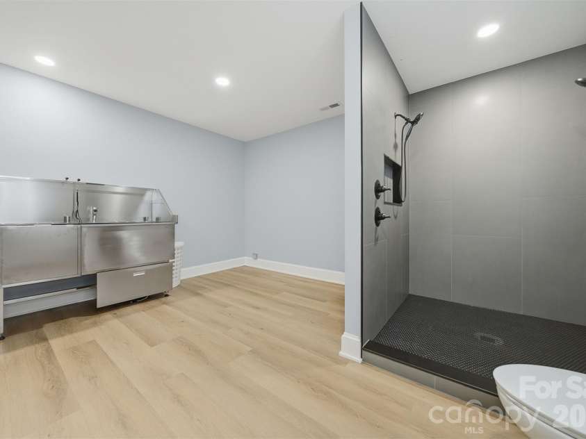 6054 Willowbottom Road, Hickory, NC 28602.  MLS# CAR4336974, YatesRealty ID 3257. 