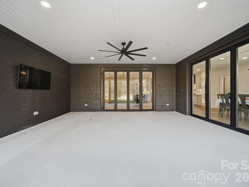 6054 Willowbottom Road, Hickory, NC 28602.  MLS# CAR4336974, YatesRealty ID 3257. 