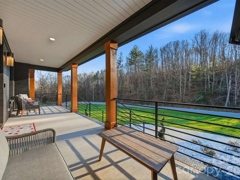 6054 Willowbottom Road, Hickory, NC 28602.  MLS# CAR4336974, YatesRealty ID 3257. 