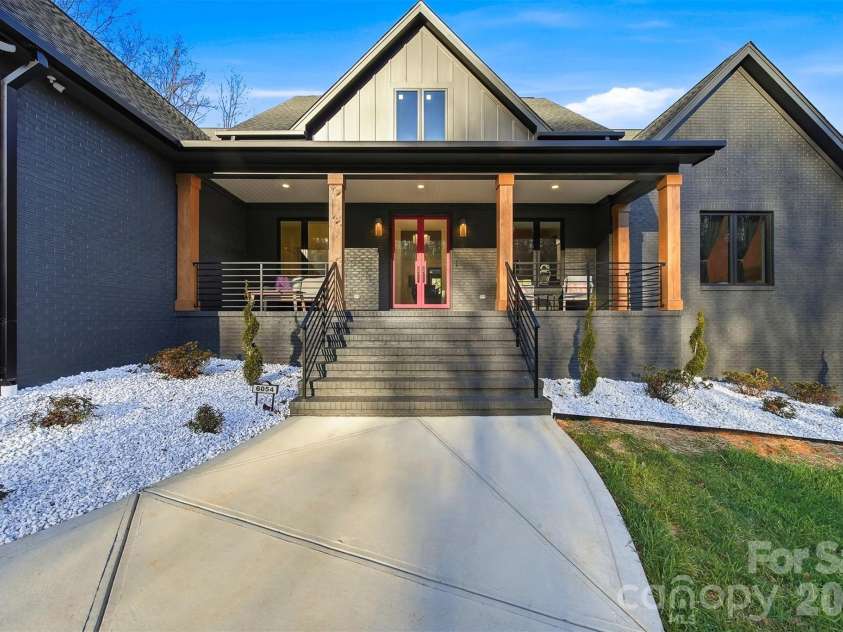 6054 Willowbottom Road, Hickory, NC 28602.  MLS# CAR4336974, YatesRealty ID 3257. 