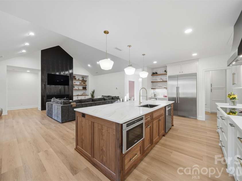 6054 Willowbottom Road, Hickory, NC 28602.  MLS# CAR4336974, YatesRealty ID 3257. 