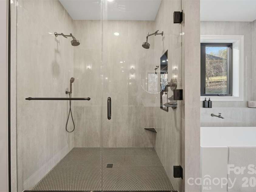 6054 Willowbottom Road, Hickory, NC 28602.  MLS# CAR4336974, YatesRealty ID 3257. 