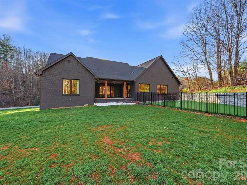 6054 Willowbottom Road, Hickory, NC 28602.  MLS# CAR4336974, YatesRealty ID 3257. 
