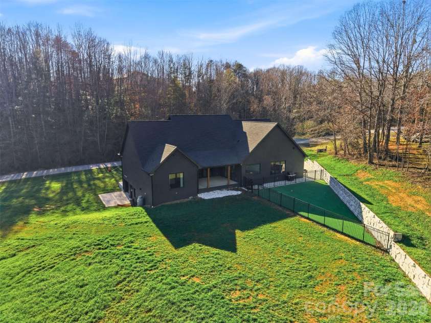 6054 Willowbottom Road, Hickory, NC 28602.  MLS# CAR4336974, YatesRealty ID 3257. 