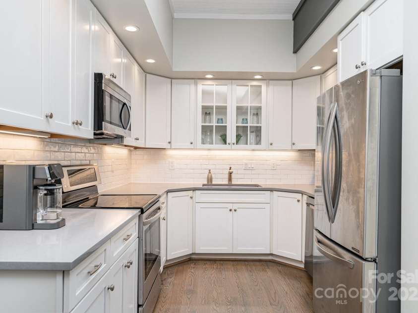 5742 Murrayhill Road, Charlotte, NC 28210.  MLS# CAR4268263, YatesRealty ID 32571. 