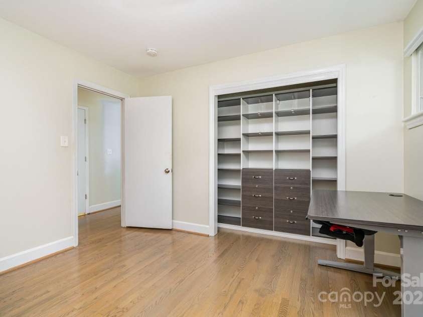 5742 Murrayhill Road, Charlotte, NC 28210.  MLS# CAR4268263, YatesRealty ID 32571. 