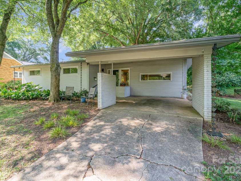 5742 Murrayhill Road, Charlotte, NC 28210.  MLS# CAR4268263, YatesRealty ID 32571. 