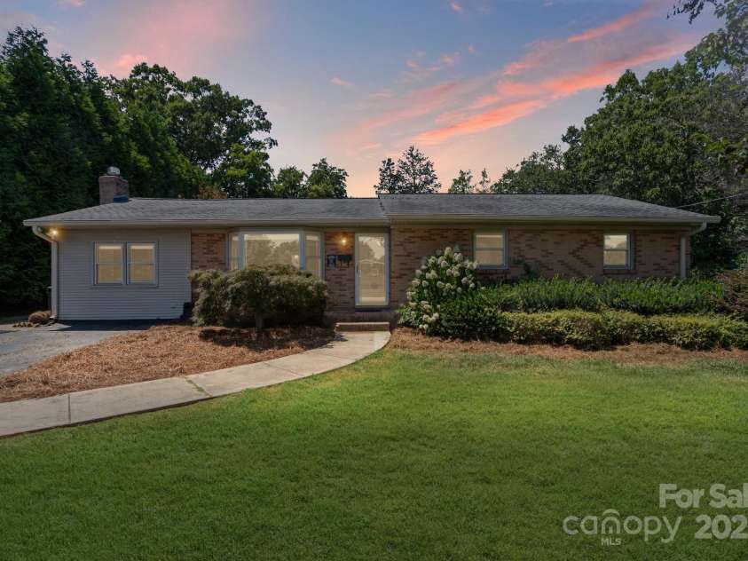 305 Ridge Drive, Mount Holly, NC 28120.  MLS# CAR4285366, YatesRealty ID 32572. 