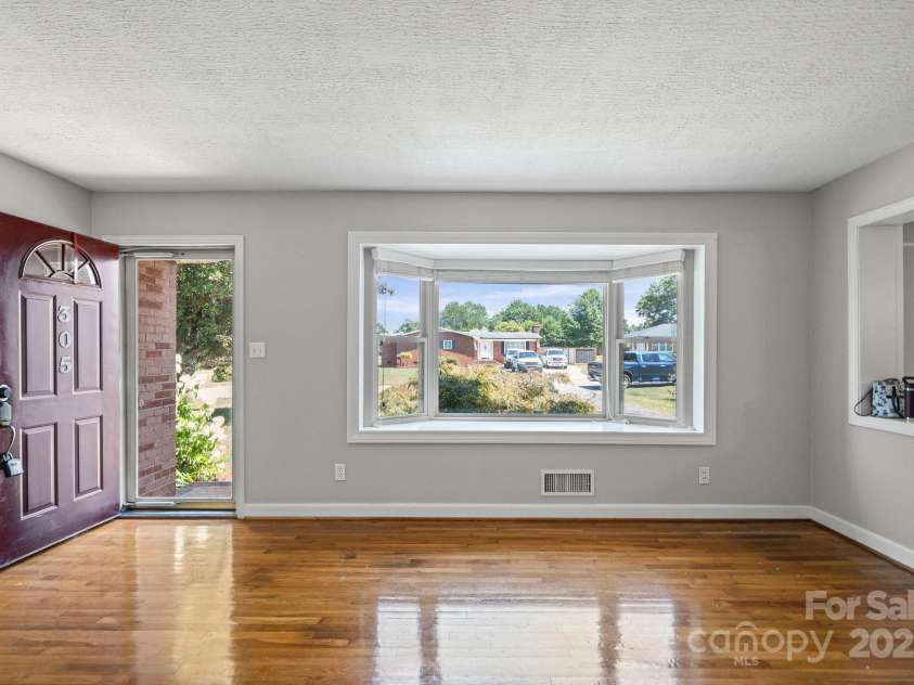 305 Ridge Drive, Mount Holly, NC 28120.  MLS# CAR4285366, YatesRealty ID 32572. 