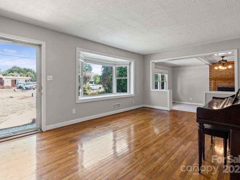 305 Ridge Drive, Mount Holly, NC 28120.  MLS# CAR4285366, YatesRealty ID 32572. 