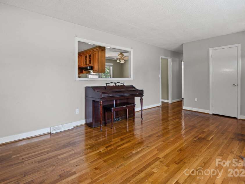 305 Ridge Drive, Mount Holly, NC 28120.  MLS# CAR4285366, YatesRealty ID 32572. 