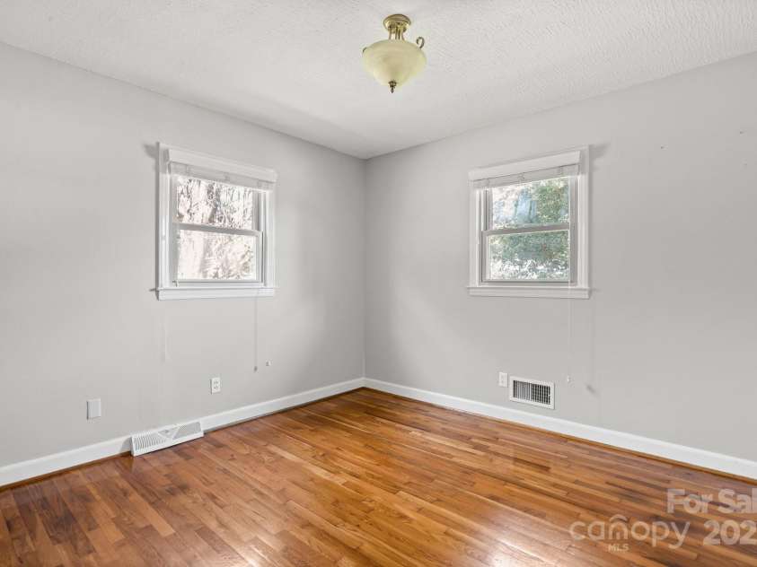 305 Ridge Drive, Mount Holly, NC 28120.  MLS# CAR4285366, YatesRealty ID 32572. 