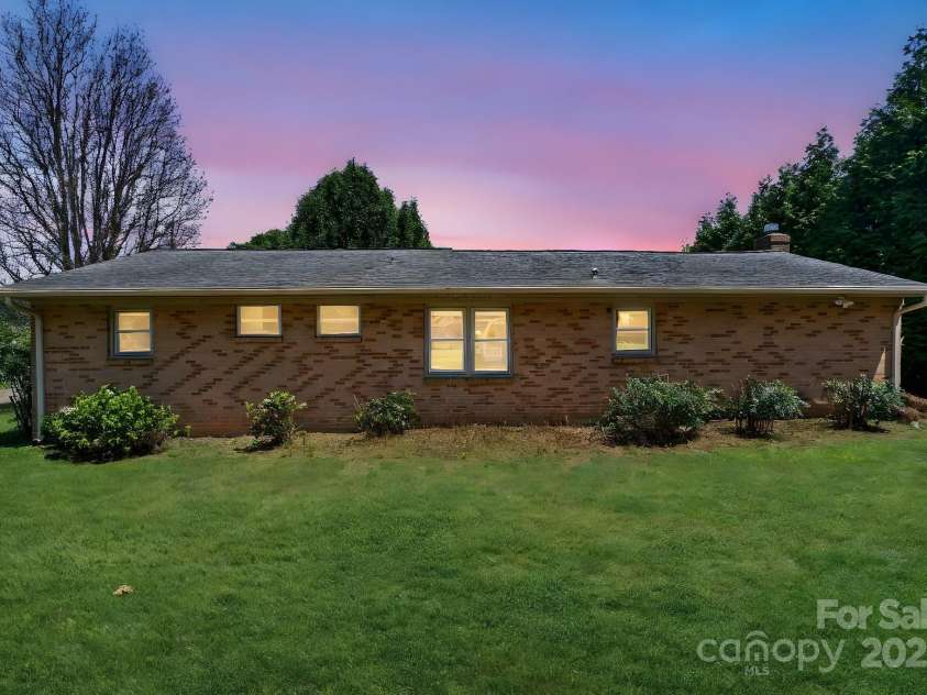 305 Ridge Drive, Mount Holly, NC 28120.  MLS# CAR4285366, YatesRealty ID 32572. 