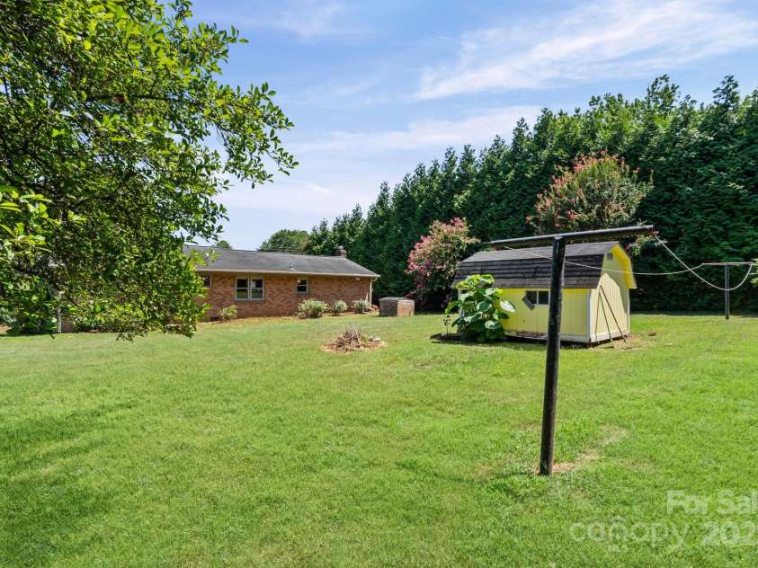 305 Ridge Drive, Mount Holly, NC 28120.  MLS# CAR4285366, YatesRealty ID 32572. 