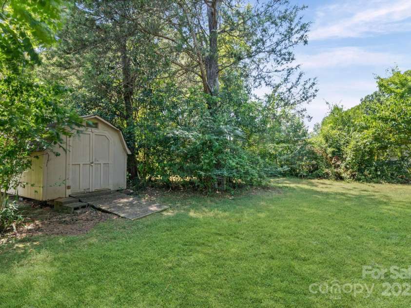 305 Ridge Drive, Mount Holly, NC 28120.  MLS# CAR4285366, YatesRealty ID 32572. 