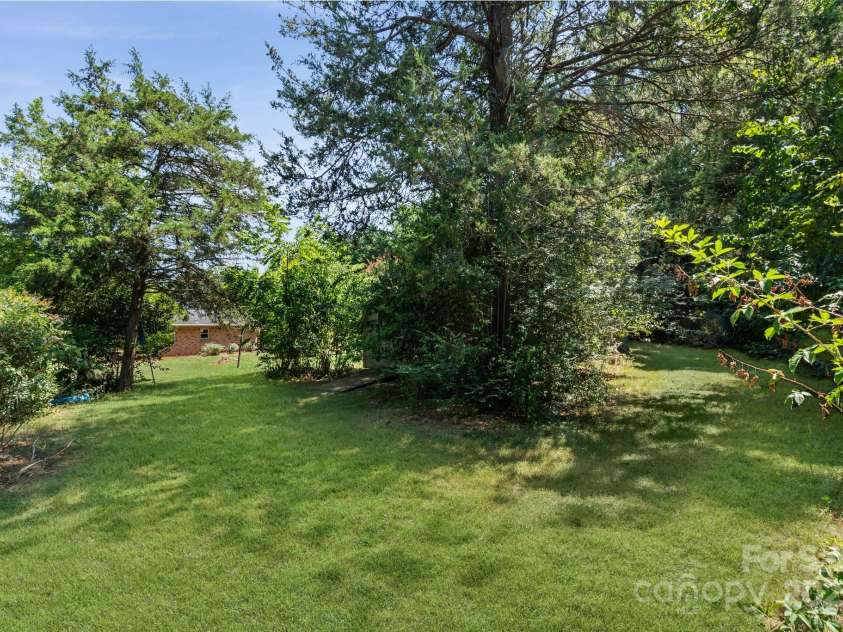 305 Ridge Drive, Mount Holly, NC 28120.  MLS# CAR4285366, YatesRealty ID 32572. 