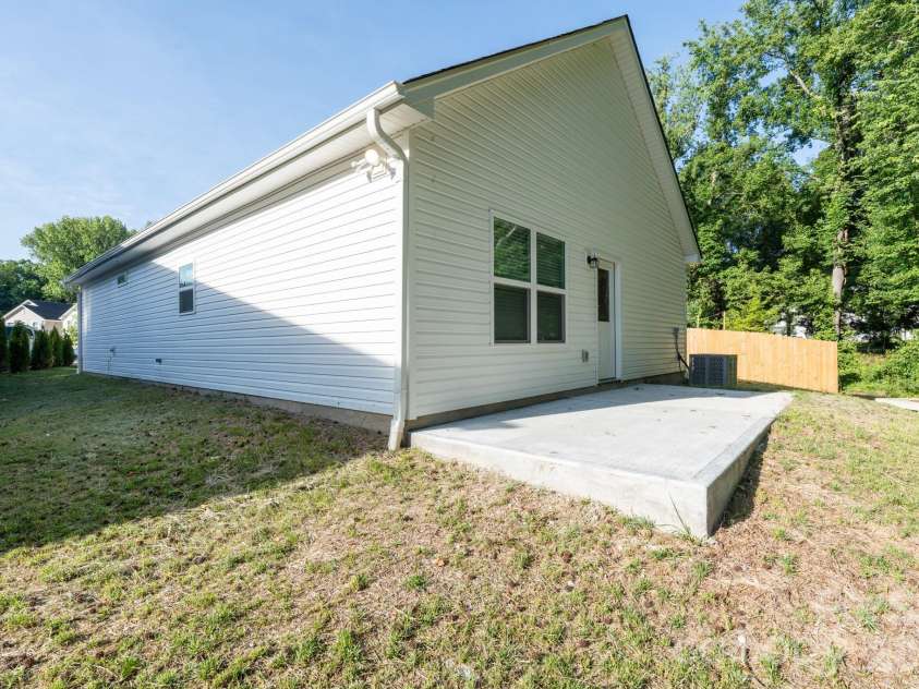 1149 Thayer Glen Court, Charlotte, NC 28213.  MLS# CAR4396847, YatesRealty ID 32573. 
