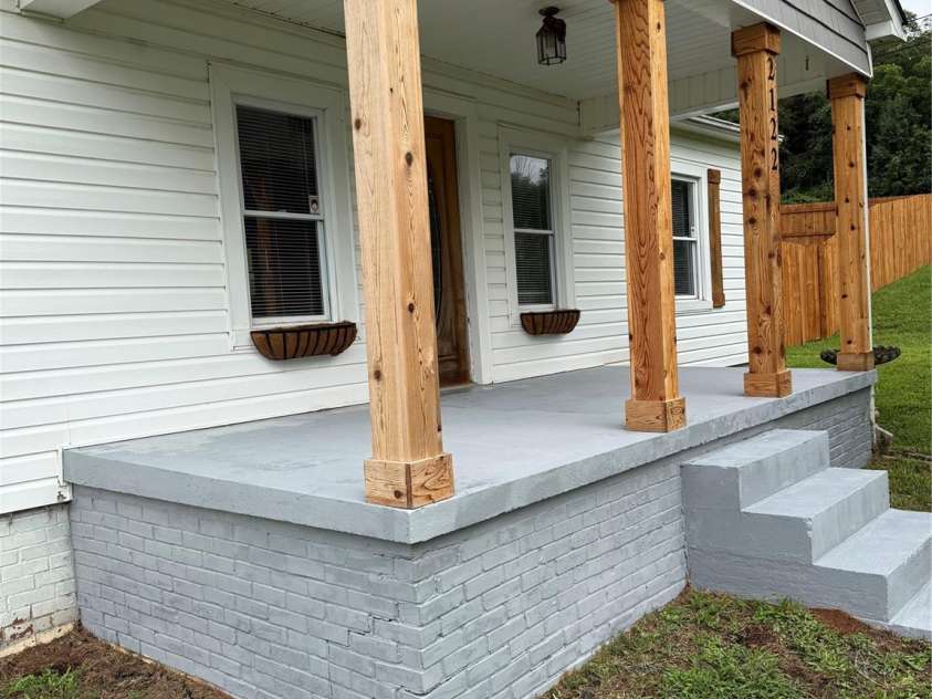 2122 Harper Avenue, Lenoir, NC 28645.  MLS# CAR4290351, YatesRealty ID 32573. 