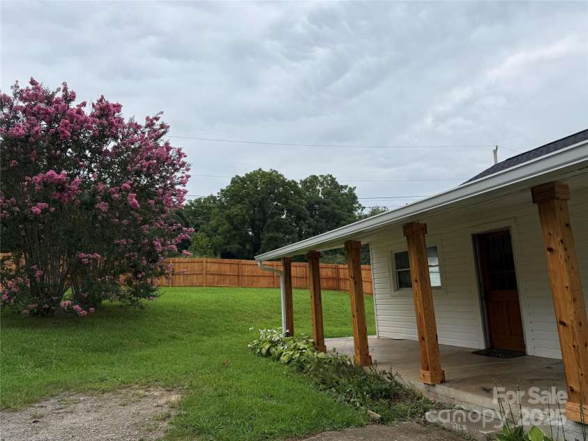 2122 Harper Avenue, Lenoir, NC 28645.  MLS# CAR4290351, YatesRealty ID 32573. 