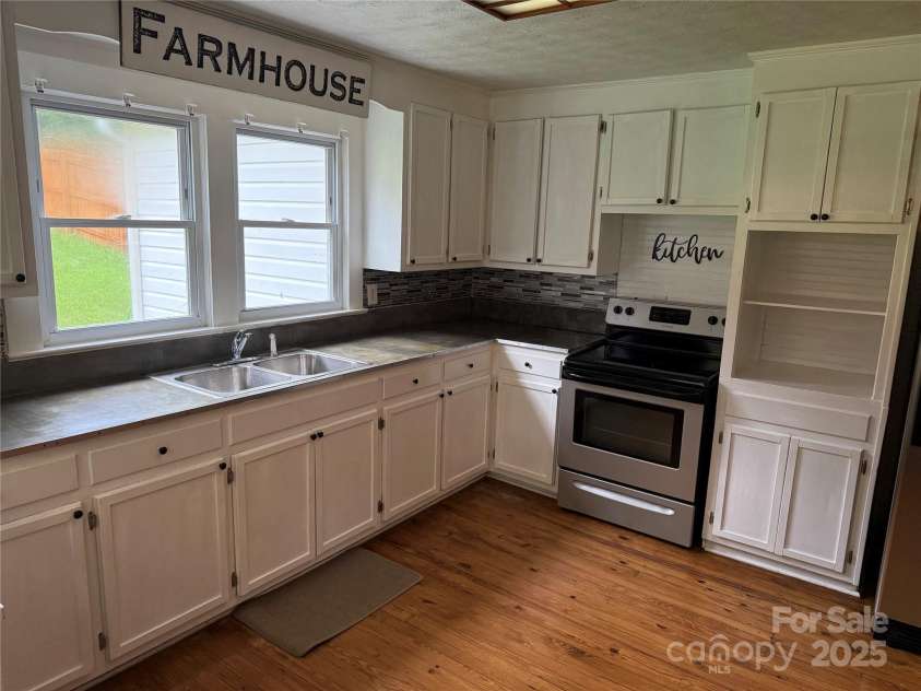 2122 Harper Avenue, Lenoir, NC 28645.  MLS# CAR4290351, YatesRealty ID 32573. 