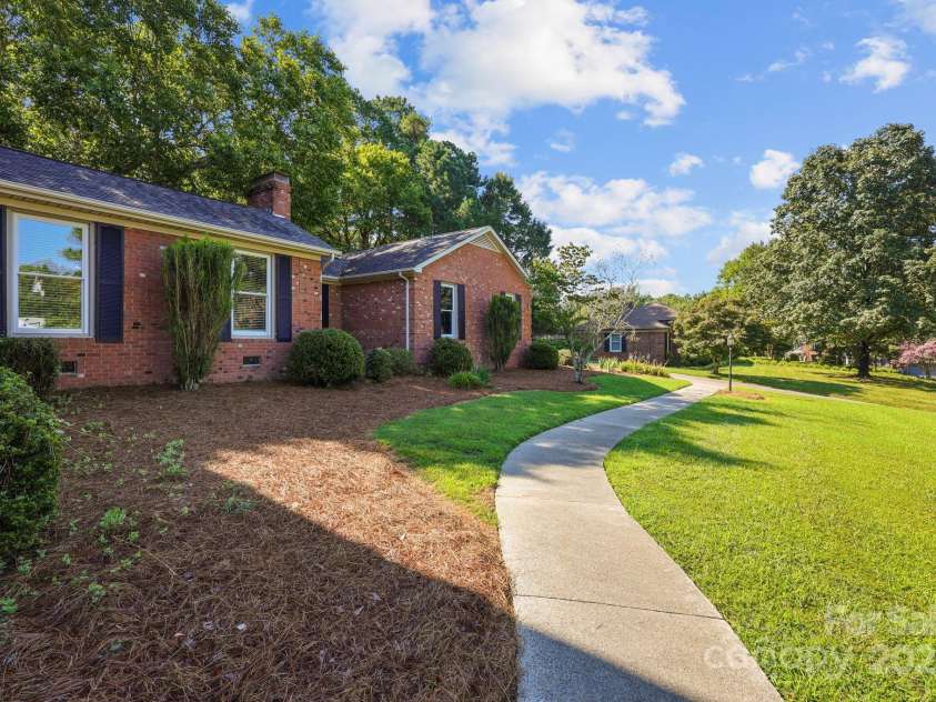 1202 Pineview Street, Albemarle, NC 28001.  MLS# CAR4284340, YatesRealty ID 32574. 