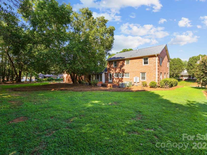 1202 Pineview Street, Albemarle, NC 28001.  MLS# CAR4284340, YatesRealty ID 32574. 