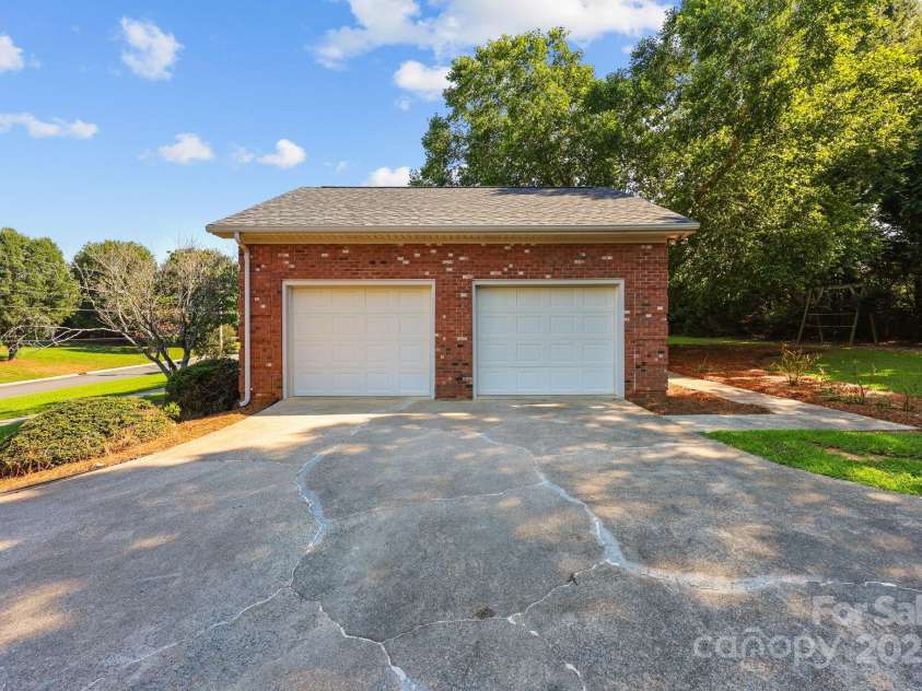 1202 Pineview Street, Albemarle, NC 28001.  MLS# CAR4284340, YatesRealty ID 32574. 