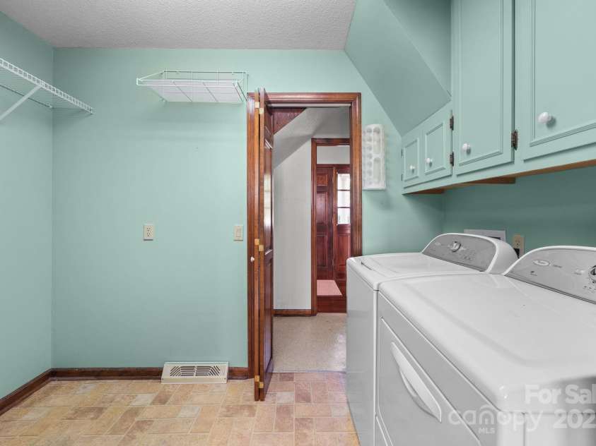 1202 Pineview Street, Albemarle, NC 28001.  MLS# CAR4284340, YatesRealty ID 32574. 