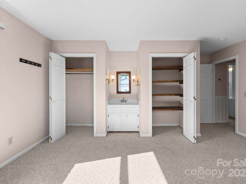 1202 Pineview Street, Albemarle, NC 28001.  MLS# CAR4284340, YatesRealty ID 32574. 