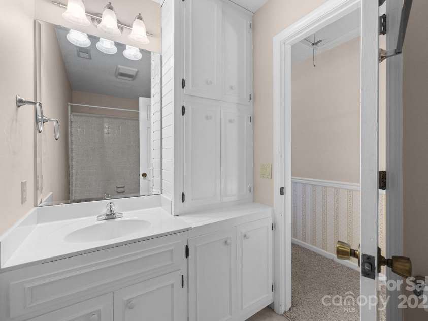 1202 Pineview Street, Albemarle, NC 28001.  MLS# CAR4284340, YatesRealty ID 32574. 