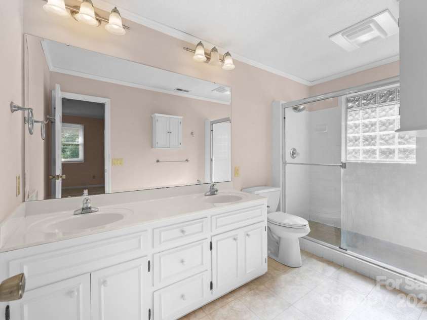 1202 Pineview Street, Albemarle, NC 28001.  MLS# CAR4284340, YatesRealty ID 32574. 