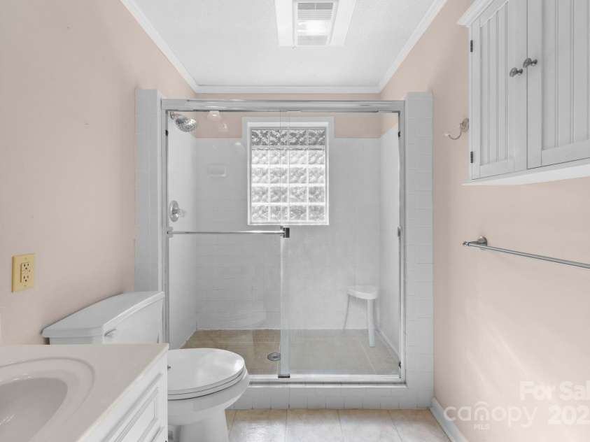 1202 Pineview Street, Albemarle, NC 28001.  MLS# CAR4284340, YatesRealty ID 32574. 